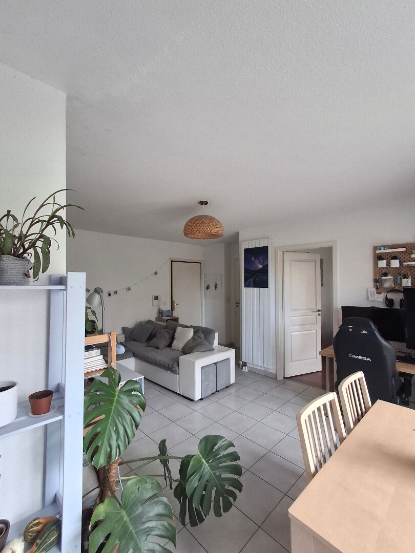 Appartement vendu loué Rivetoile Vega, 2 pièces avec vaste terrasse