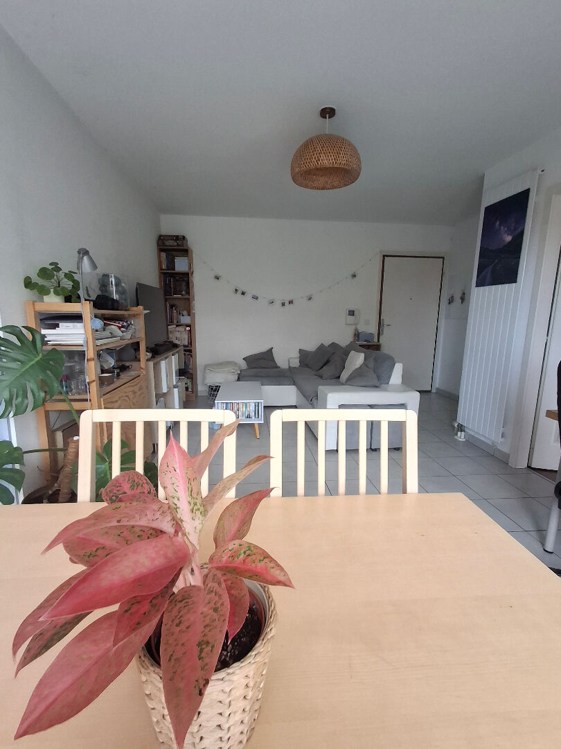 Appartement vendu loué Rivetoile Vega, 2 pièces avec vaste terrasse